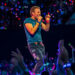 Muito amor por FeelGood Coldplay enquanto Hull abraça Kisscam
