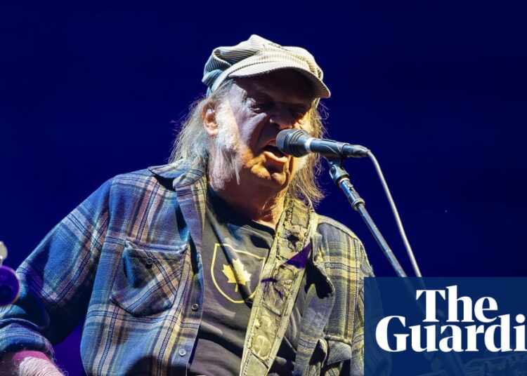 Neil Young confronta Donald Trump em nova música Big Crime: 'Não queira soldados nas ruas' | Neil Young