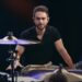 O DJ Zedd do EDM toca "Cowboys From Hell", de Pantera, na bateria enquanto ouve pela primeira vez: assista