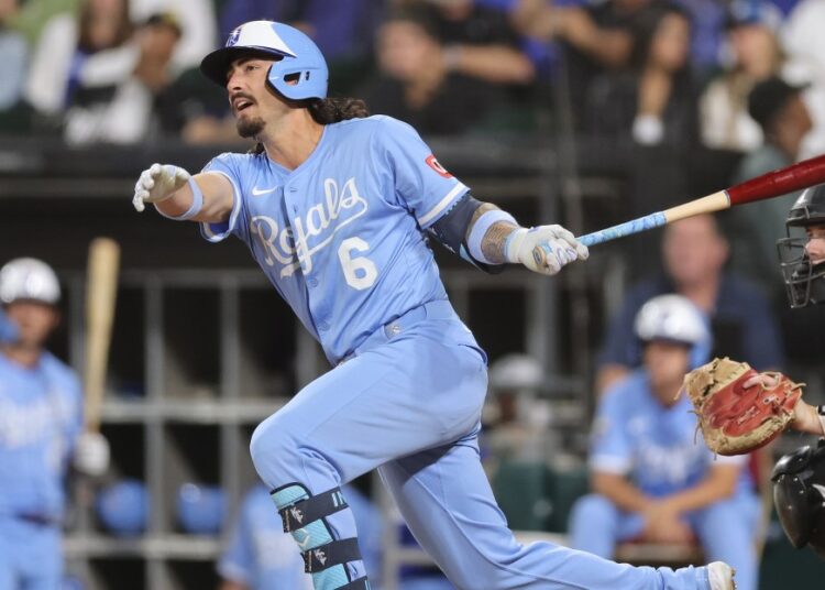 O Royals superou o déficit de quatro corridas tarde, vence 5-4 sobre o White Sox