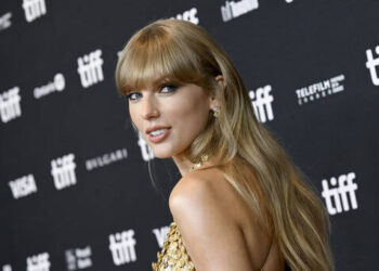 O anúncio de engajamento de Taylor Swift e Travis Kelce leva a internet pela tempestade