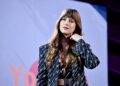 Dakota Johnson não pode deixar de deprimido no meio do confinamento