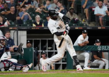 O defensor do centro de White Sox, Luis Robert Jr.