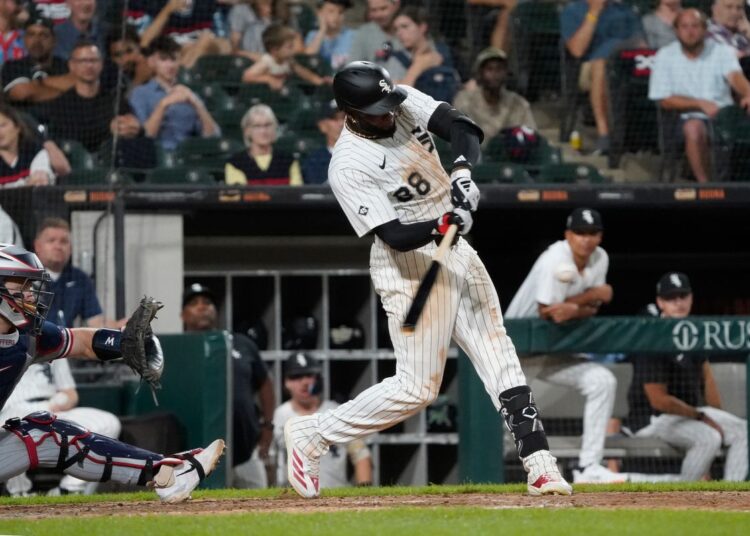 O defensor do centro de White Sox, Luis Robert Jr.