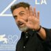 O diretor Del Toro reluta em deixar seu "Frankenstein" para trás