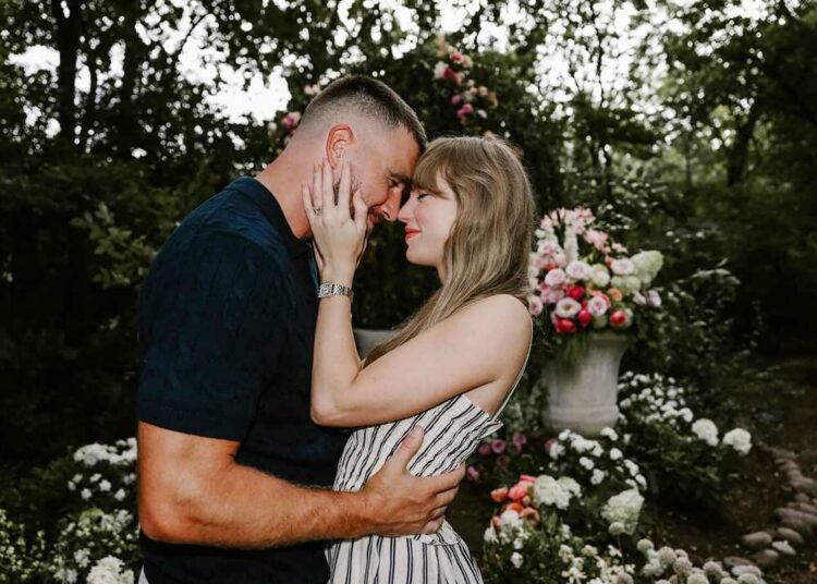 O doce aceno de Donna Kelce para o filho Travis e Taylor Swift após o engajamento
