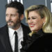 O ex -assistente de Kelly Clarkson mudou -se com a 'alma gêmea' Brandon Blackstock no mês que o cantor pediu o divórcio