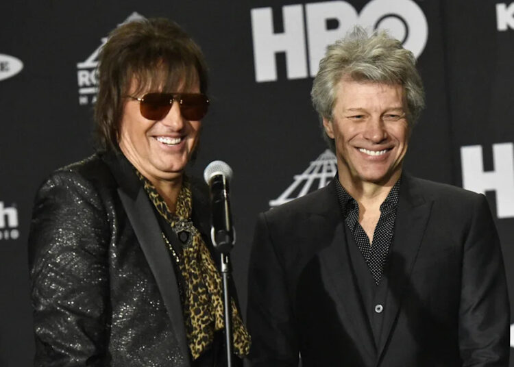 O ex -guitarrista de Bon Jovi, Richie Sambora, música de retorno 'Born To Rock' Flops: 'Não há tração'