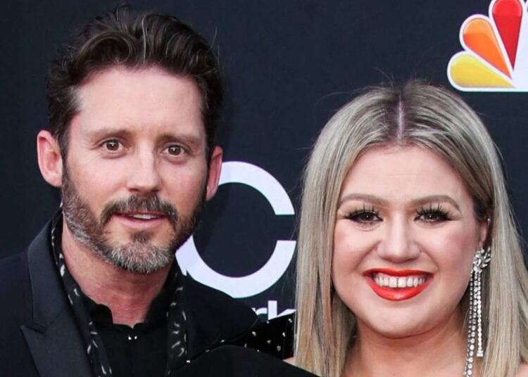 O ex-marido de Kelly Clarkson, Brandon Blackstock, lutou contra o melanoma por 3 anos antes de sua morte: Relatório-Revista Star