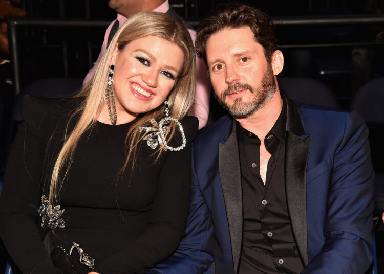 O ex-marido de Kelly Clarkson, Brandon Blackstock, morto aos 48