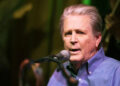 O fundador do Beach Boys, Brian Wilson, lamentou estar bloqueado da música de sucesso da banda: livro