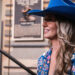 O ícone da música country Lainey Wilson rouba os holofotes com queda de mercadoria