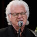 O ícone do país, Ricky Skaggs, anuncia a perda 'amada': 'Ele sente falta'