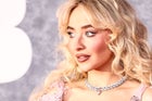 O melhor amigo do homem mostra por que ela é herdeira de Dolly Parton.