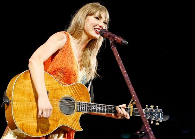 O novo álbum de Taylor Swift, revelando com a ajuda de Travis Kelce: fãs