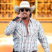 O programa do cantor country Gavin Adcock entra em erupção quando o estágio de tempestades de fãs é abordado