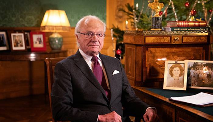 O rei Carl Gustaf participa do evento histórico, a família real libera a declaração