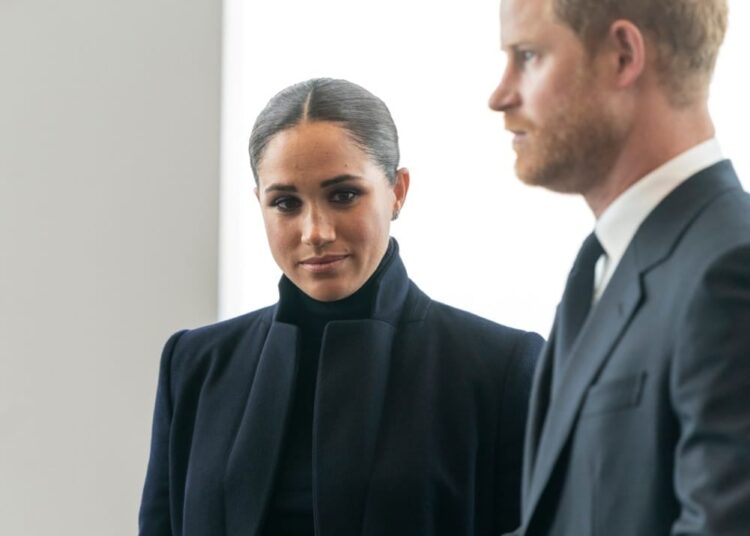 O rei Carlos III estabelece condições estritas para o retorno de Harry e Meghan à família real