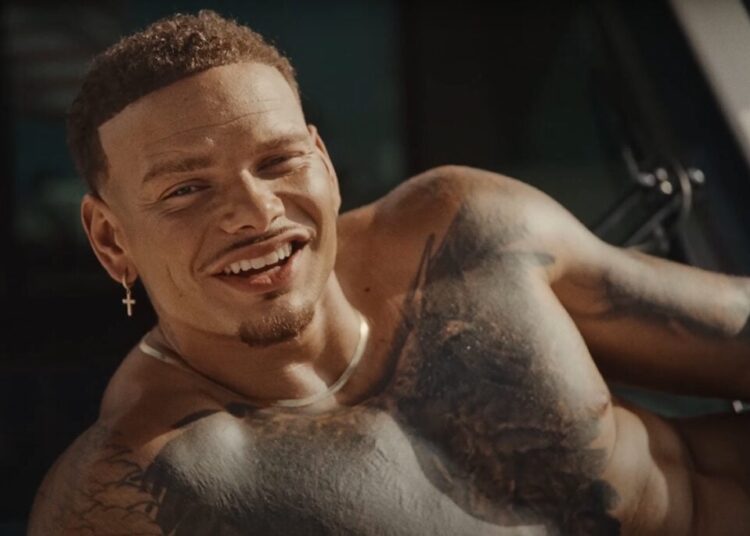 O videoclipe '2 par' de Kane Brown prova que as botas de cowboy estão sempre na estação