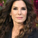 Os 2 filhos de Sandra Bullock Louis e Laila fazem uma aparição rara no conjunto de filmes