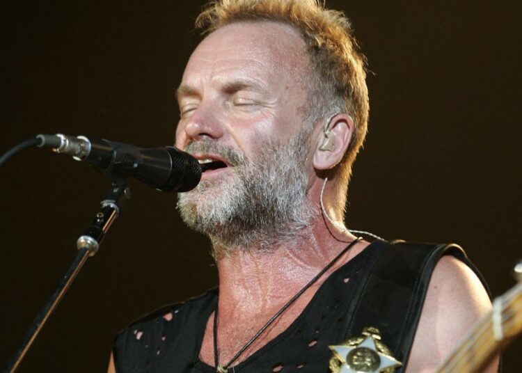 Os colegas de banda da polícia de Sting procuram por "todos os respirações que você toma" royalties