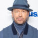 Os fãs de Donnie Wahlberg honram o cantor NKOTB 2 semanas após a morte de fãs trágicos