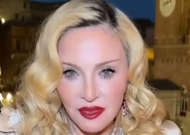 Os fãs de Madonna ficaram distraídos pelo bolo de aniversário de 'horror' - notícias de celebridades - entretenimento