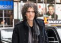Os funcionários de Howard Stern se preparam para a morte do show, retendo o melhor material como futuro incerto