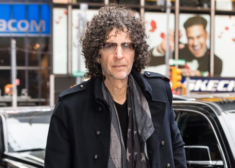 Os funcionários de Howard Stern se preparam para a morte do show, retendo o melhor material como futuro incerto