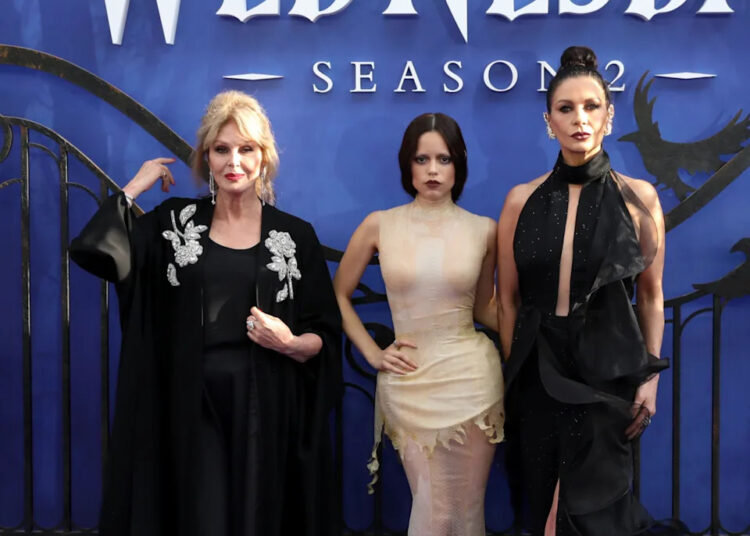 Por que a avó de quarta -feira parece tão familiar - conheça a atriz interpretando Catherine Zeta Jones 'Mom in' Quarta '