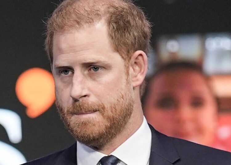Príncipe Harry Salavageado por 'Rastrear de volta' para a família real | Real | Notícias