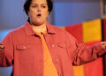 Rosie O'Donnell, 63 anos, é irreconhecível ao estrear 'novo corpo menor'