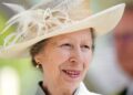 Royal Family Live: Princesa Anne marca o 75º aniversário enquanto a realeza sai para o dia VJ