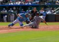 Royals Sweee White Sox, permanece na corrida curinga