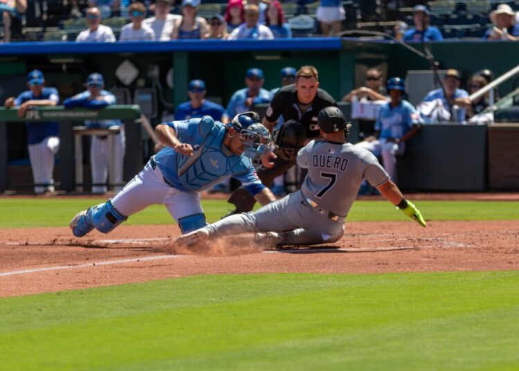 Royals Sweee White Sox, permanece na corrida curinga