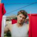 Ruel anuncia o novo álbum 'Kicking My Feet,' Shares Song 'The Suburbs'