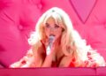 Sabrina Carpenter Tops YouTube com vídeo de dança de poste enquanto as mães embreagem pérolas