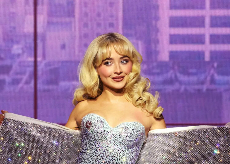 Sabrina Carpenter derruba o novo álbum "Man's Best Friend" com uma mensagem para seus críticos