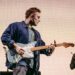 Sam Fender promete lançar novas músicas no próximo ano