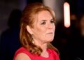 Sarah Ferguson diz 'pequenos atos de bondade' em meio a 'reunião' com a família real