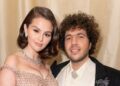 Selena Gomez beija Benny Blanco em Sweet PDA Photo