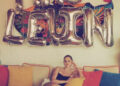 Selena Gomez compartilha dentro de sua festa de despedida de solteira