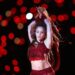 Shakira, Billie Eilish, Lana del Rey e mais celebridades em 4 de julho inundado