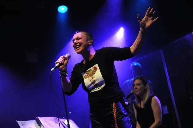 Sinead O'Connor Cristicling Cristicling Singer Os primeiros anos em andamento