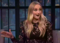 Turner explicou como ela involuntariamente terminou um casal noivo (tarde da noite com Seth Meyers/YouTube)