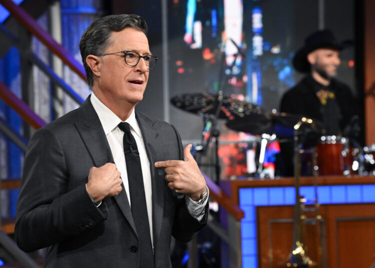 Stephen Colbert não está indo 'fora' após o cancelamento, diz Conan O'Brien