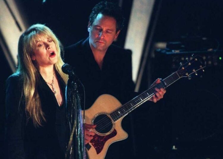 Stevie Nicks e as postagens misteriosas de Lindsey Buckingham levam ao novo anúncio da música (ISH)