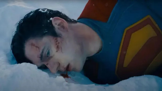 Superman para alcançar o que o Cavaleiro das Trevas fez em 2008