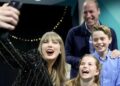 Taylor Swift lembra o momento 'Awkward' Jason Kelce conheceu a família real - notícias de celebridades - entretenimento