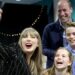 Taylor Swift lembra o momento 'Awkward' Jason Kelce conheceu a família real - notícias de celebridades - entretenimento